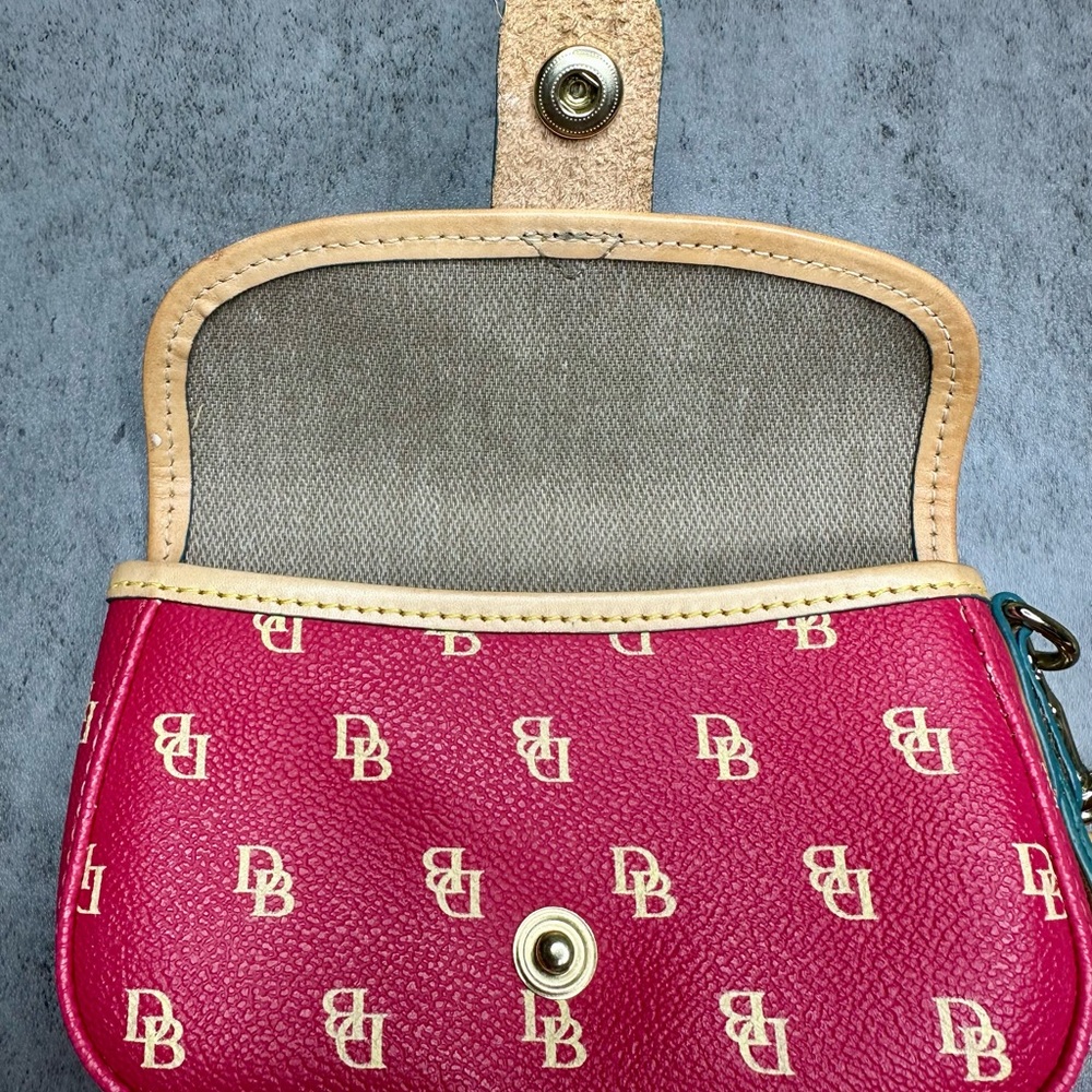 Y2K Dooney & Bourke Red Canvas Wristlet with Tan Leather Trim - Picture 9 of 10